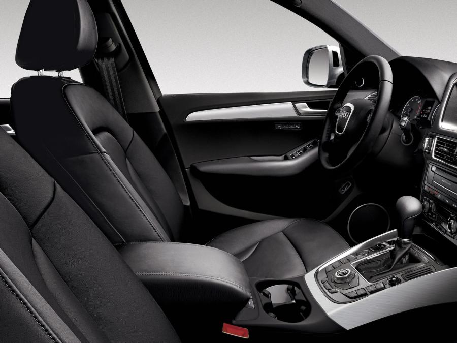 Интерьер Audi Q5 3.2 Quattro S-Line (8R) 2009 года  (NA) (фото 5 из 7)
